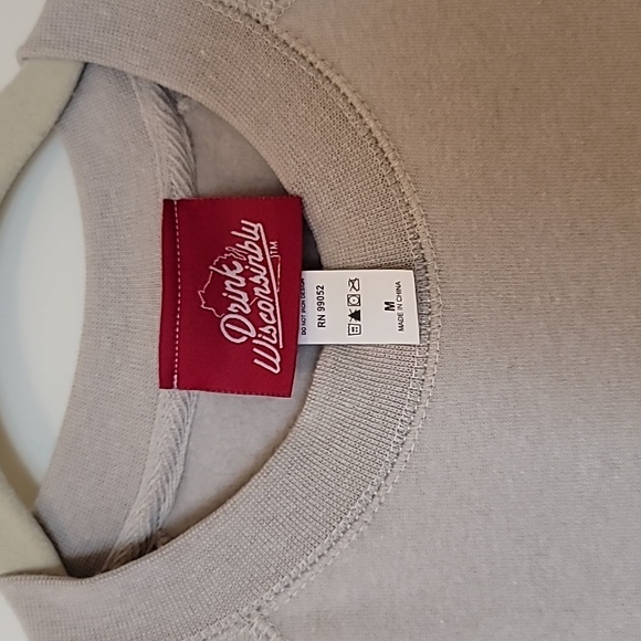 Drink Wisconsinbly Sweatshirt, Sz Unisex M - Picture 3 of 4